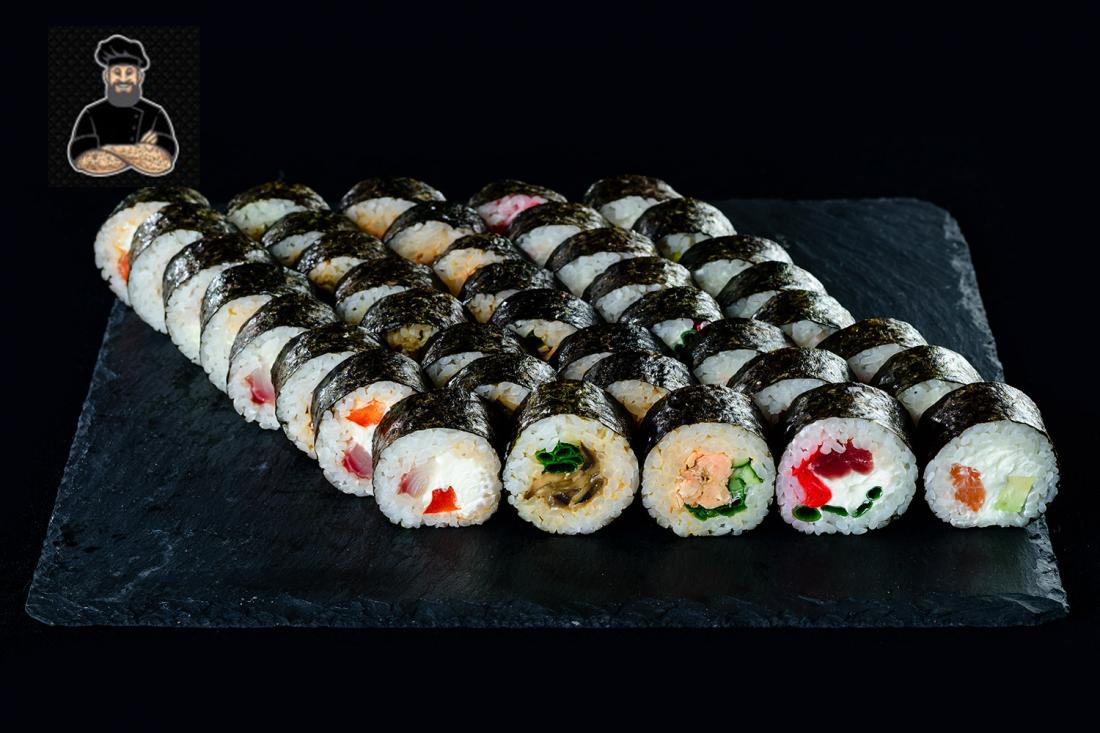 Ново суши сайт. Сет новогодний суши. Роллы новый год. Новогодние суши и роллы. Закуски на новый год суши роллы.