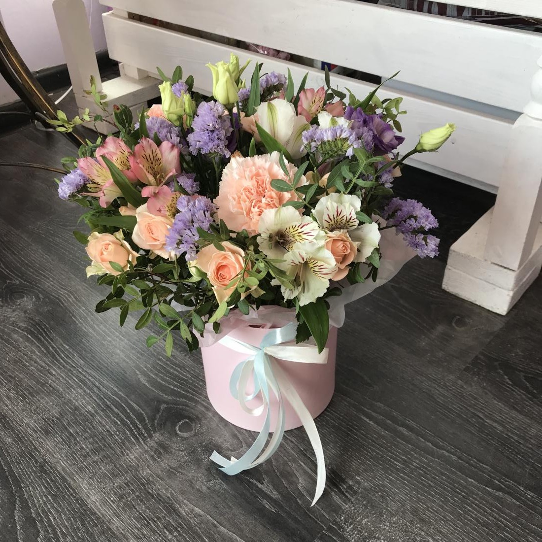 Розы, хризантемы от 2,80 руб/шт, букеты, коробочки с макарунами, корзинки, конверты, ящики от 12 руб.