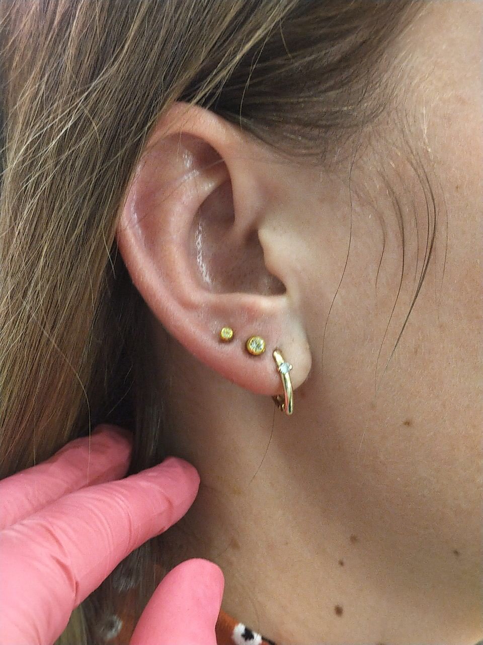 Смотрите, какая акция: Безболезненный прокол мочек ушей + сережки у ...