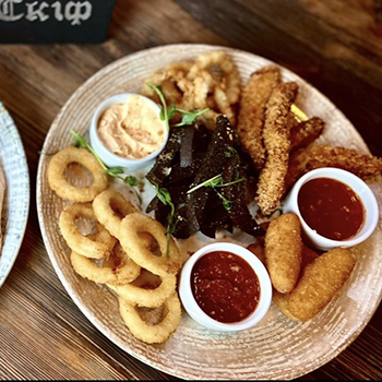 Куда пригласить пару на 14 февраля? Рестораны и доставка