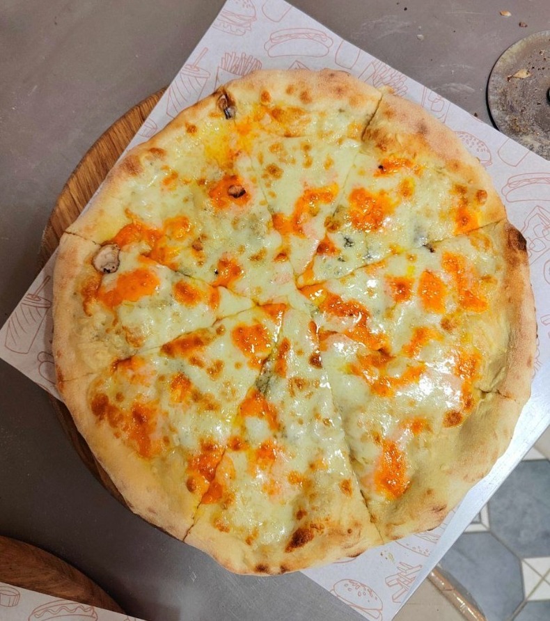 2 пиццы песня. Пицца на районе. Группа пицца. Пицца группа 2019. Музыкальная пицца.