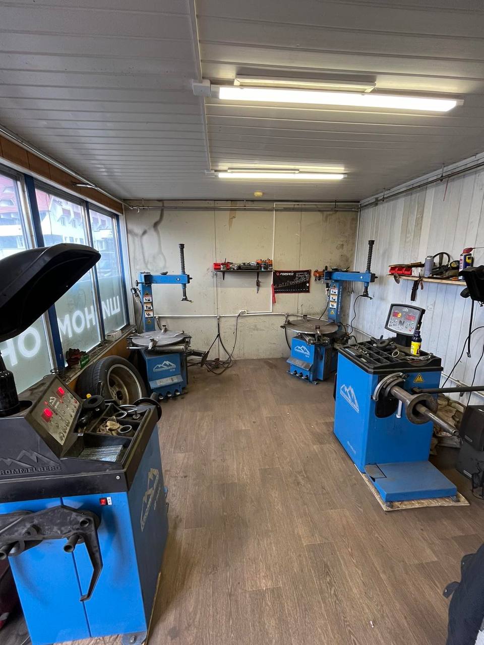 Смотрите, какая акция: шиномонтаж 4-х колес + пакеты в подарок на ...