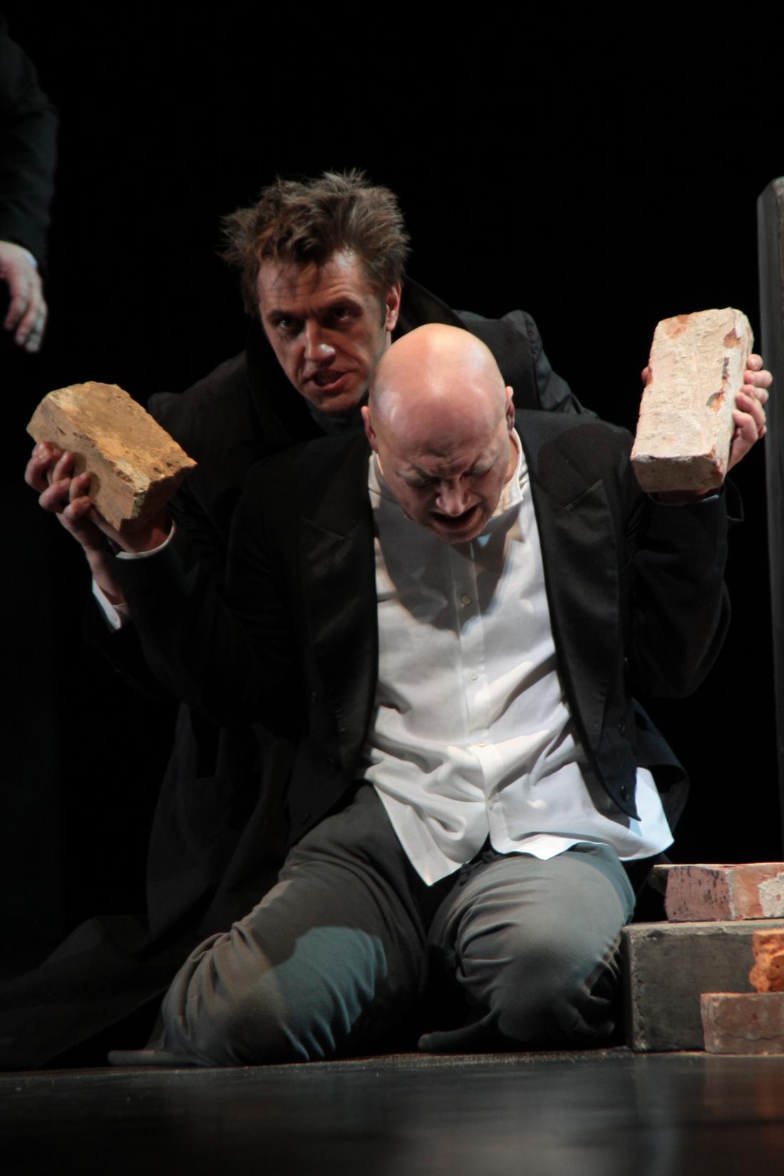 владимир вдовиченков ветер шумит в тополях. ветер шумит в тополях спектакль театра вахтангова. ветер шумит в тополях' театр им. ветер шумит в тополях театр вахтангова. ветер шумит в тополях театр вахтангова.