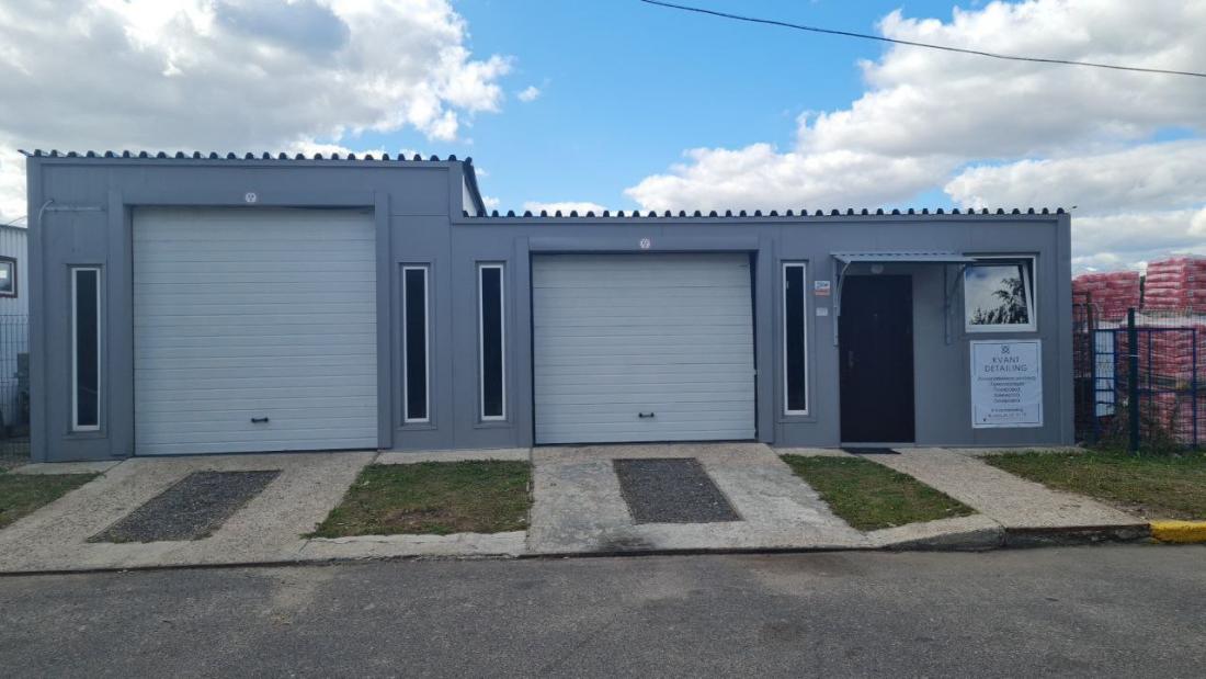 Химчистка салона, полировка кузова и фар, оклейка оптики от 10 р. в "Kvant Detailing"