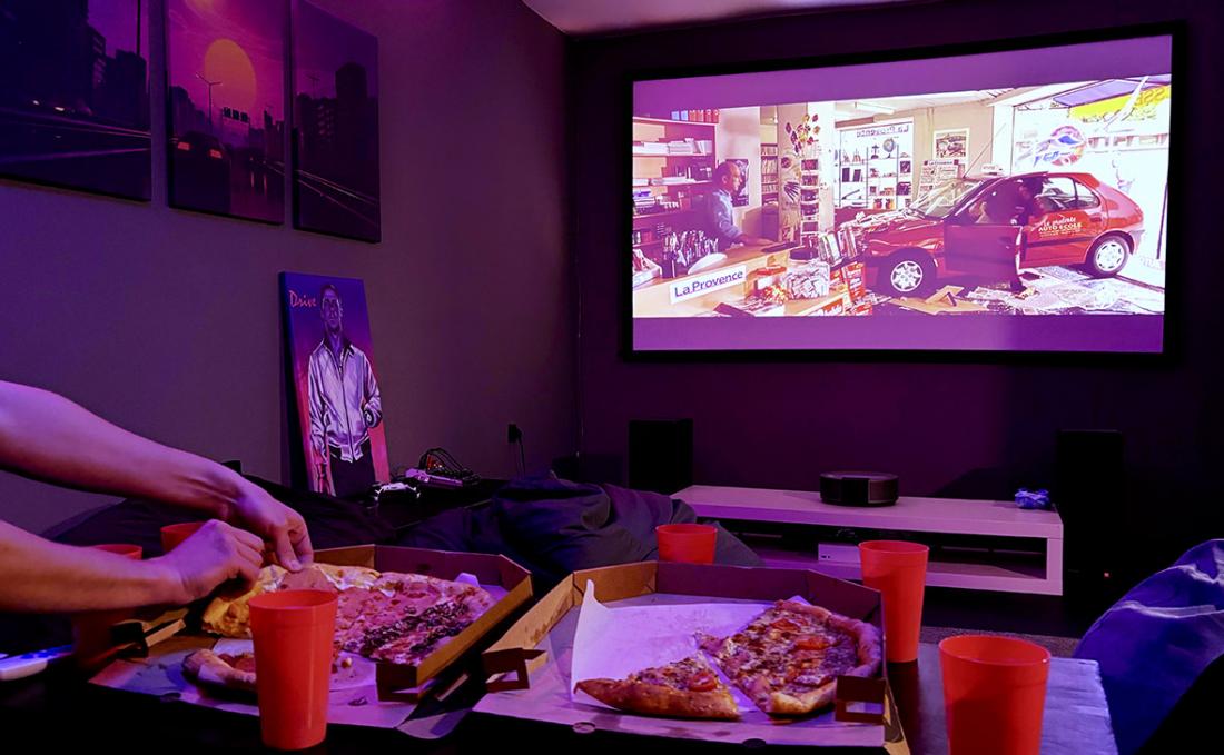 Смотрите, какая акция: караоке, проектор, Xbox и настольные игры ...