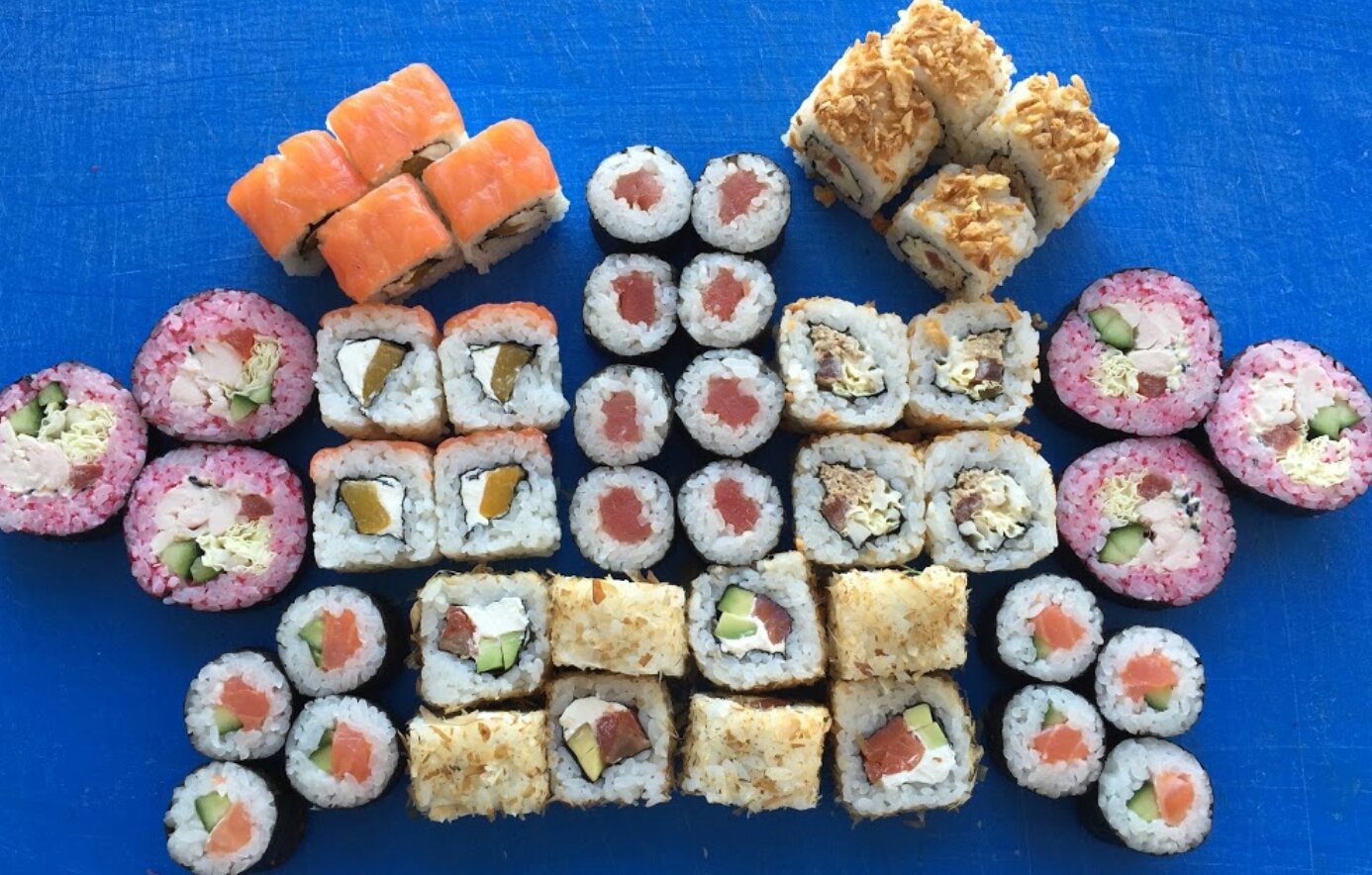 Токини минск. Сет роллов вид сверху. Фон для меню суши. Фон для меню суши роллы. Sushi Борисовские пруды.
