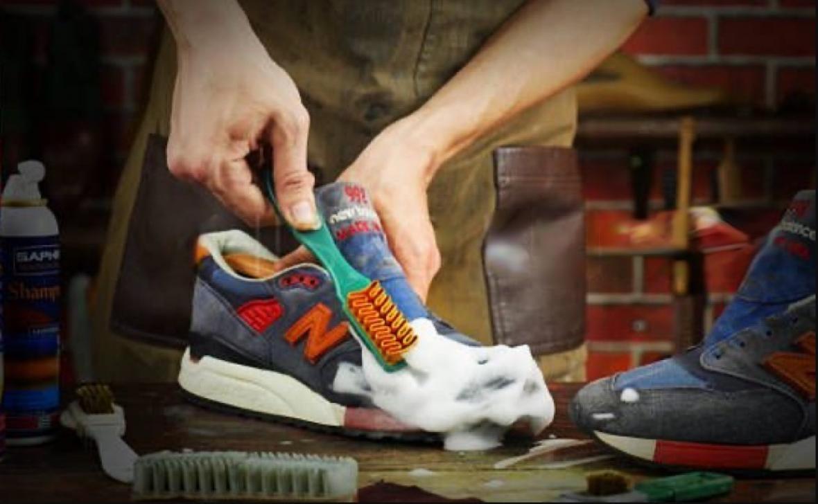 Химчистка кроссовок спб. Чистка обуви в Турции. Логотип на тему чистка кроссовок. Восстановить замшевую обувь в Самаре.