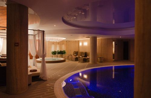 🔥"Анатолий доплатит!" Премиум SPA, бани, сауна, бассейн от 89р в "Wellness Spa Plus"