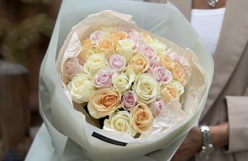 Букеты из роз, розы в коробках от 35р, гвоздики от 2,50р/шт от "Allrose.by"