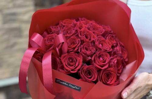 Букеты из роз, розы в коробках от 35р, гвоздики от 2,50р/шт от "Allrose.by"