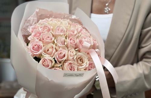 Букеты из роз, розы в коробках от 35р, гвоздики от 2,50р/шт от "Allrose.by"