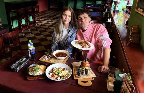 🔥"Анатолий доплатит!" -50% на меню: стейки, бургеры, закуски в "Hosper Hops Pub"
